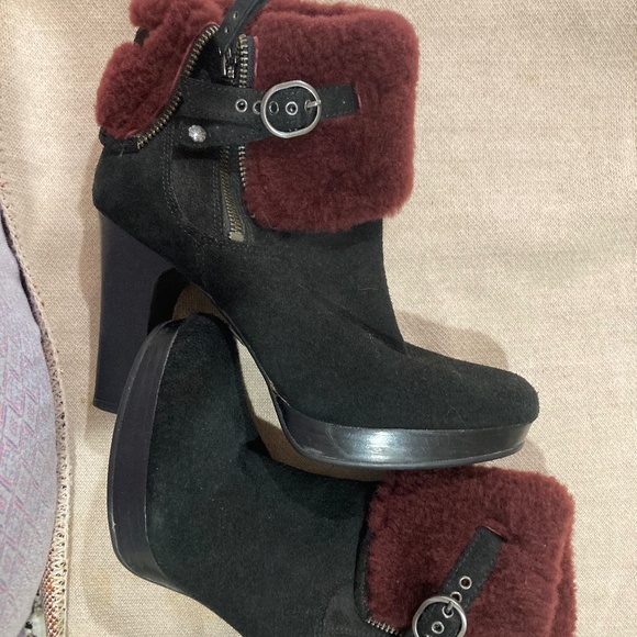 UGGs - Suede with Shearling Cuffs - Size 8 - NWOT - Picture 2 of 7